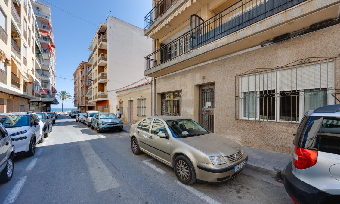Használt Ingatlanok - Apartman -
Torrevieja - Paseo Maritimo