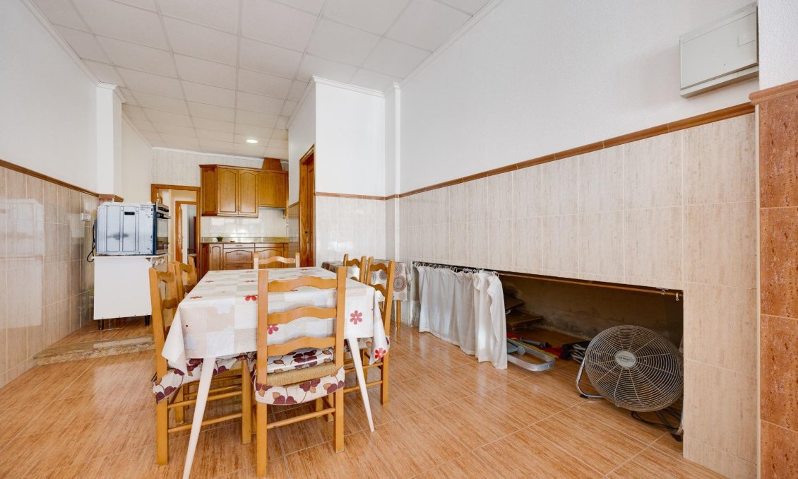 Használt Ingatlanok - Apartman -
Torrevieja - Paseo Maritimo