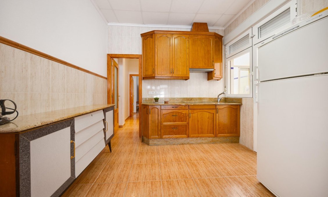 Használt Ingatlanok - Apartman -
Torrevieja - Paseo Maritimo