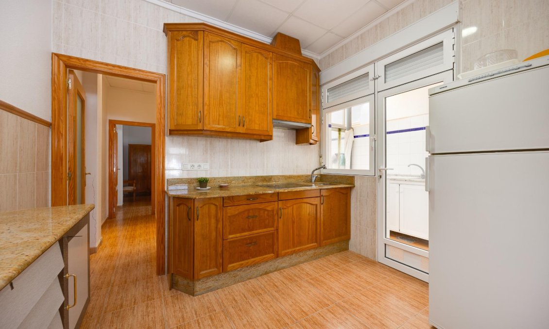 Használt Ingatlanok - Apartman -
Torrevieja - Paseo Maritimo