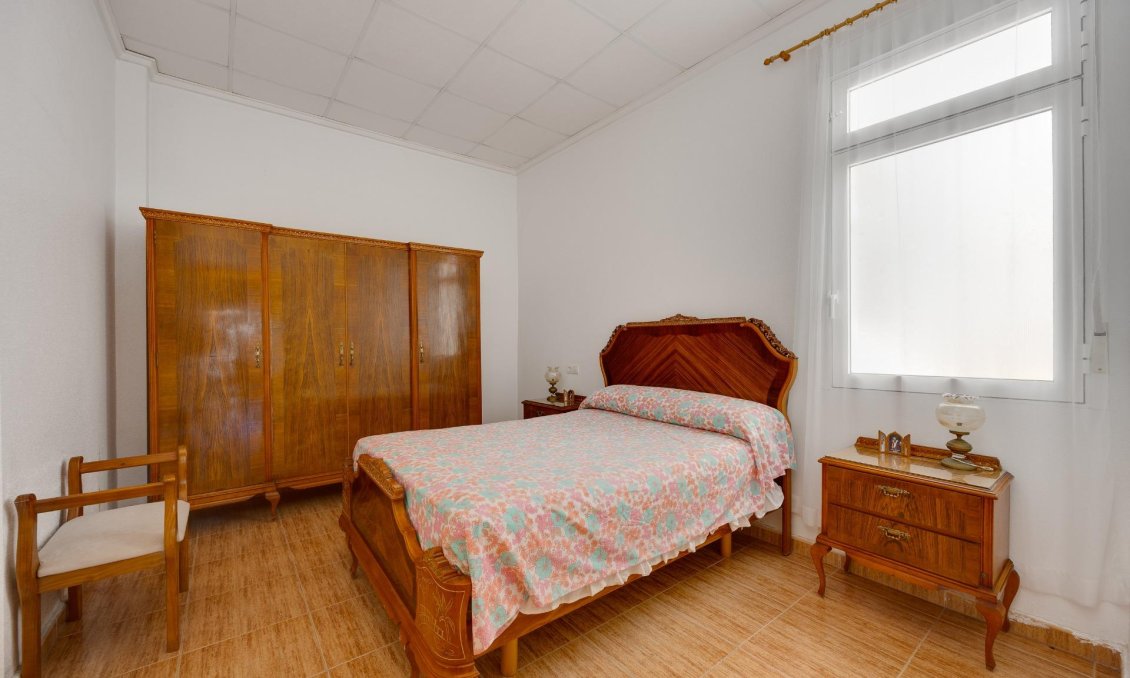 Használt Ingatlanok - Apartman -
Torrevieja - Paseo Maritimo