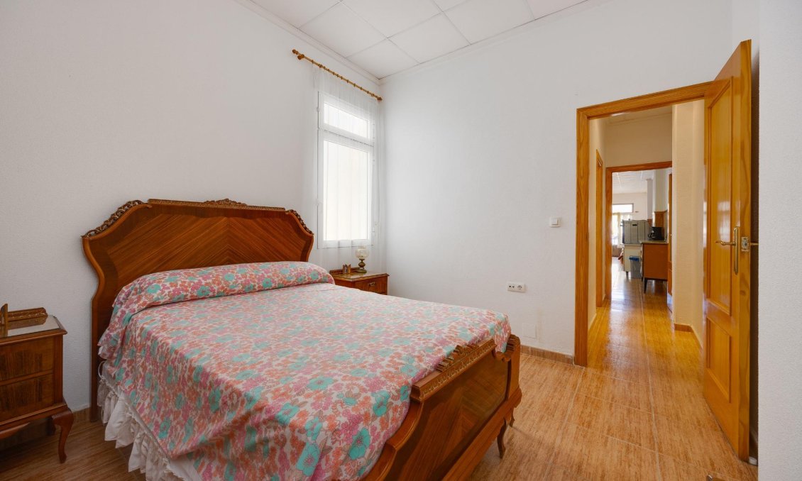 Használt Ingatlanok - Apartman -
Torrevieja - Paseo Maritimo
