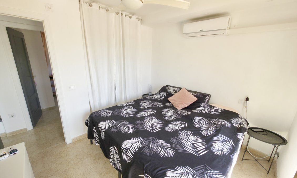 Használt Ingatlanok - Villa -
Villamartin - Costa Blanca