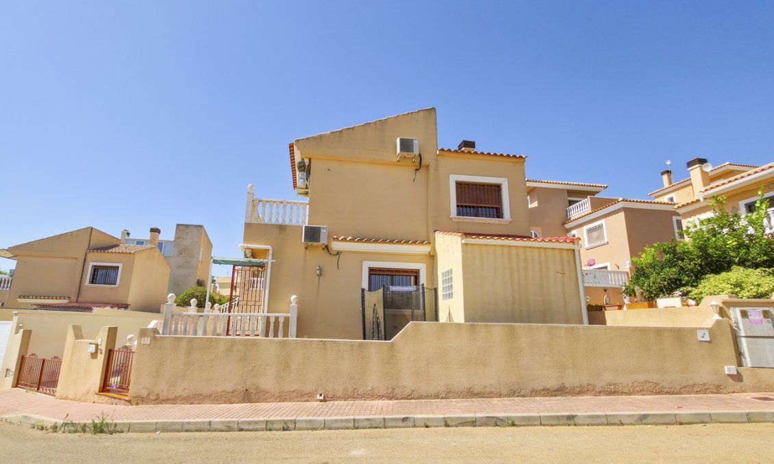 Használt Ingatlanok - Villa -
Villamartin - Costa Blanca