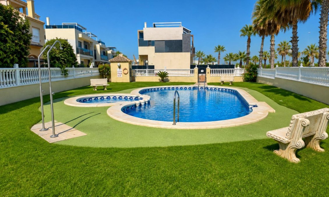 Resale - Bungalow -
Orihuela Costa - Lomas de Cabo Roig