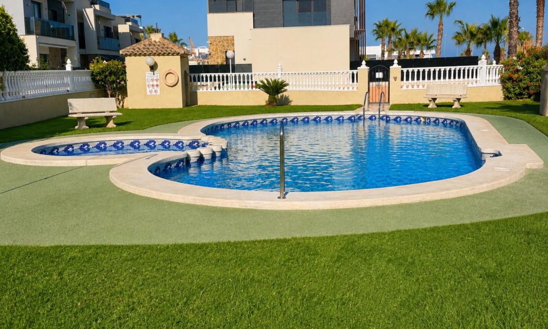 Resale - Bungalow -
Orihuela Costa - Lomas de Cabo Roig