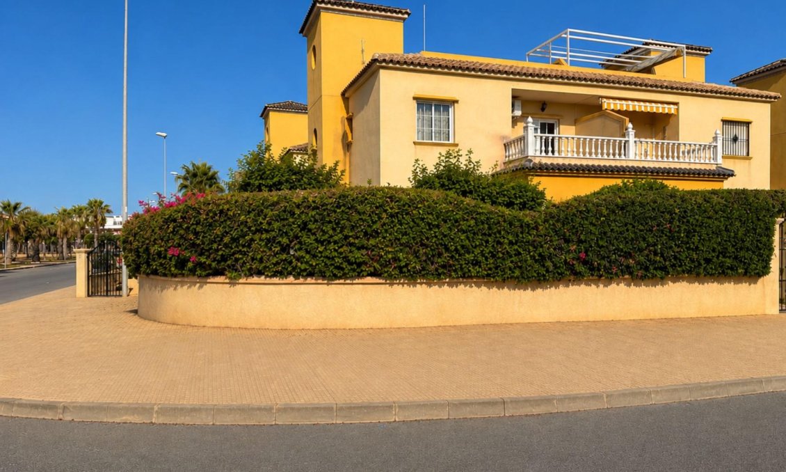 Resale - Bungalow -
Orihuela Costa - Lomas de Cabo Roig