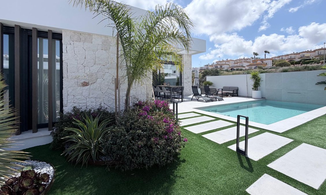 Resale - Villa -
Rojales - Inland