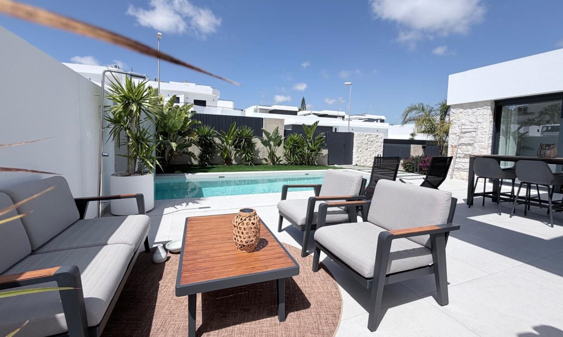 Resale - Villa -
Rojales - Inland