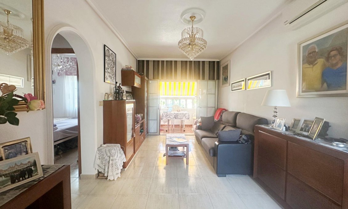 Resale - Bungalow -
Torrevieja - Aguas Nuevas