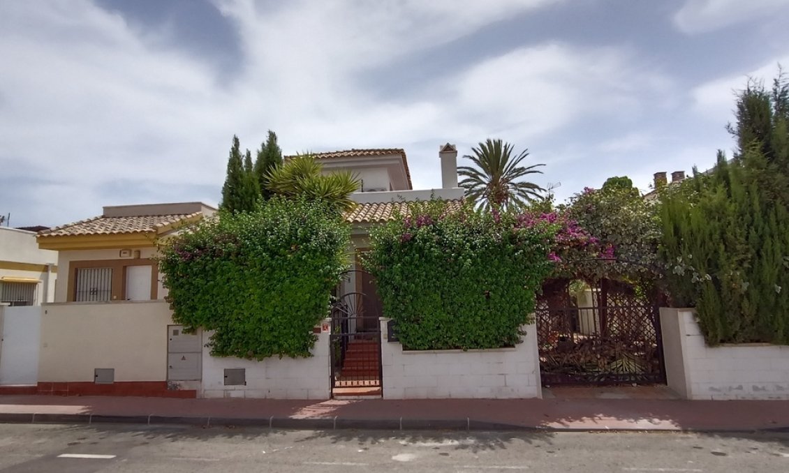 Resale - Villa / Semi semi-detached -
Sucina - Inland