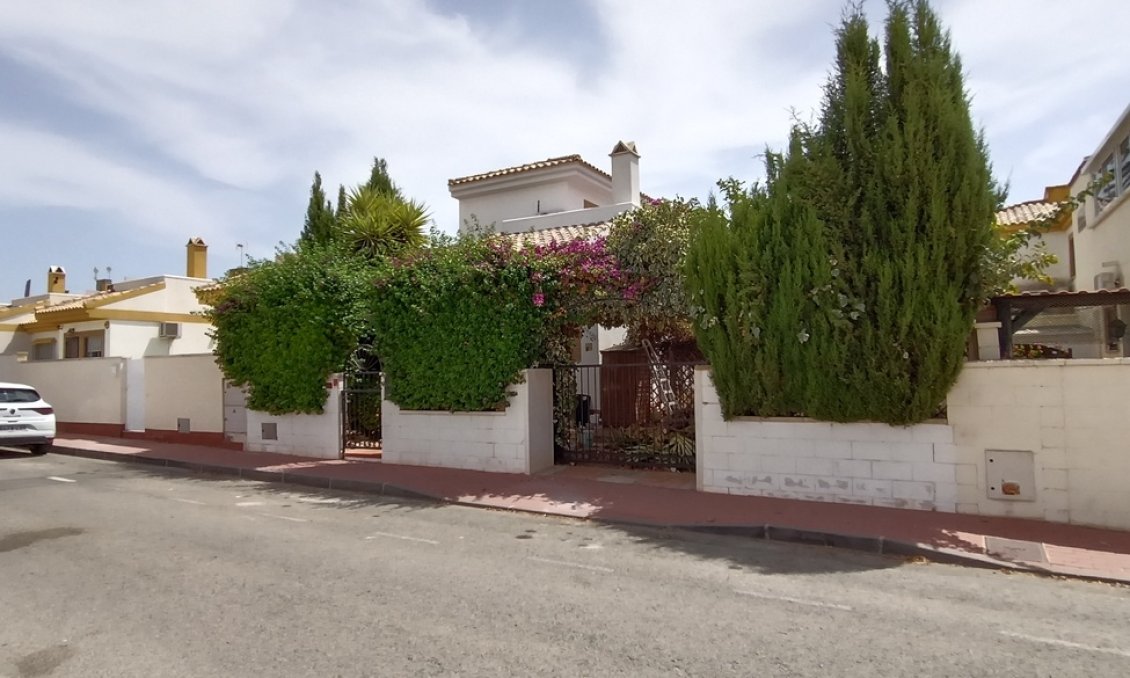 Resale - Villa / Semi semi-detached -
Sucina - Inland