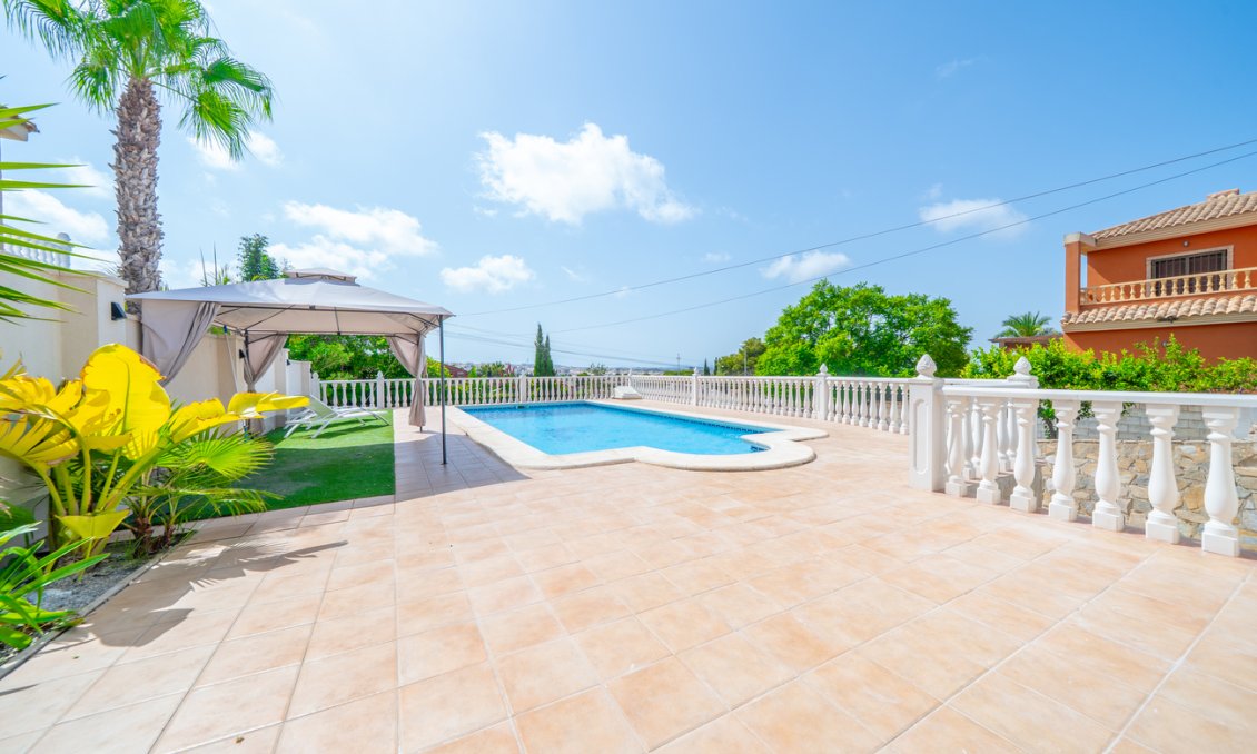 Használt Ingatlanok - Villa -
Los Balcones - Costa Blanca