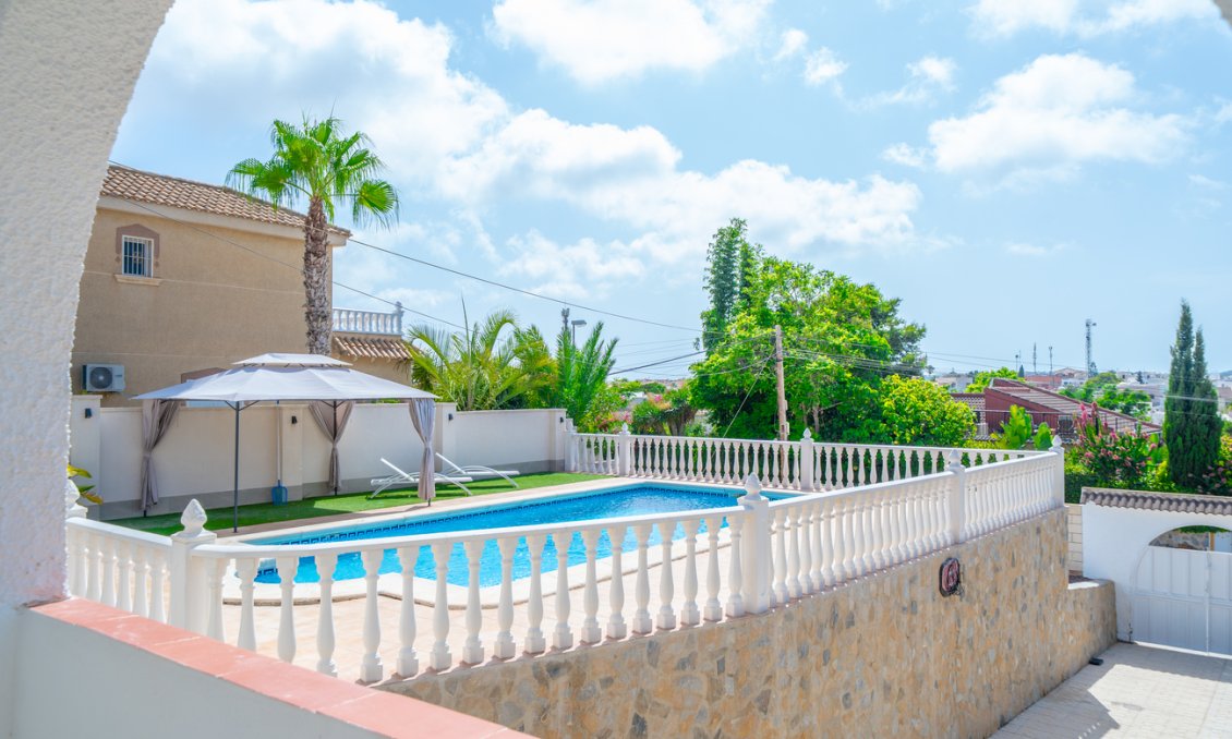Használt Ingatlanok - Villa -
Los Balcones - Costa Blanca