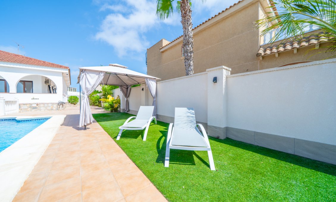 Használt Ingatlanok - Villa -
Los Balcones - Costa Blanca