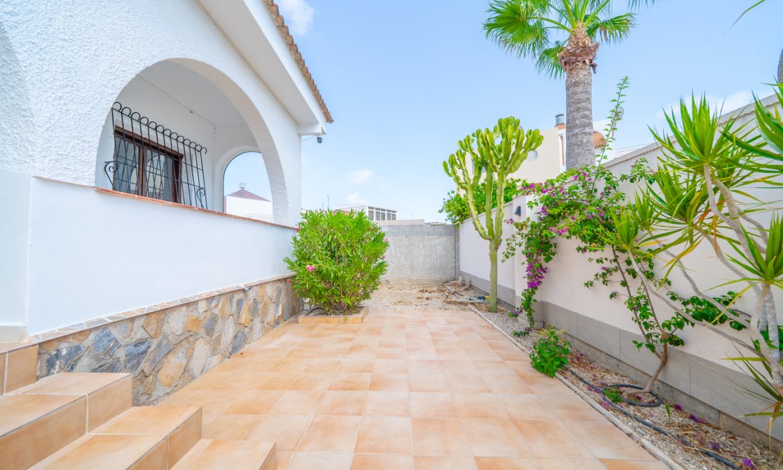 Használt Ingatlanok - Villa -
Los Balcones - Costa Blanca