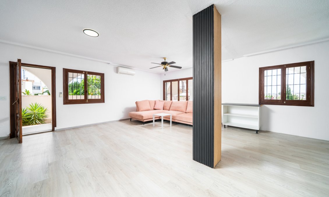 Használt Ingatlanok - Villa -
Los Balcones - Costa Blanca
