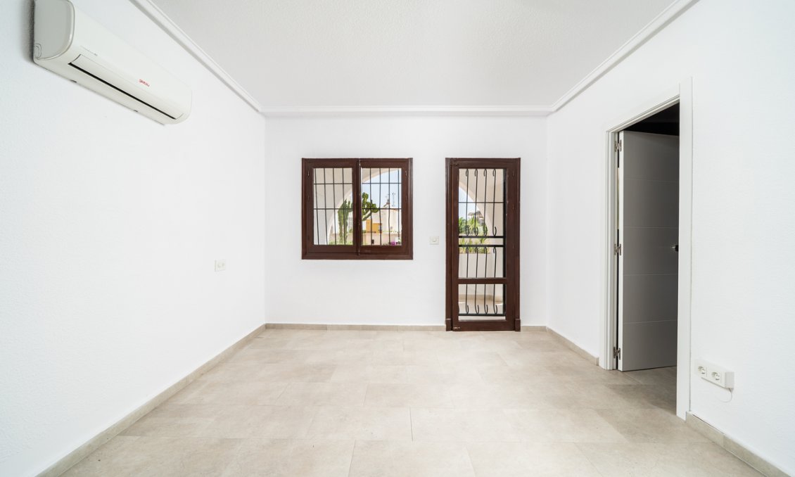 Használt Ingatlanok - Villa -
Los Balcones - Costa Blanca