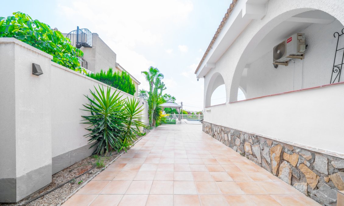 Használt Ingatlanok - Villa -
Los Balcones - Costa Blanca