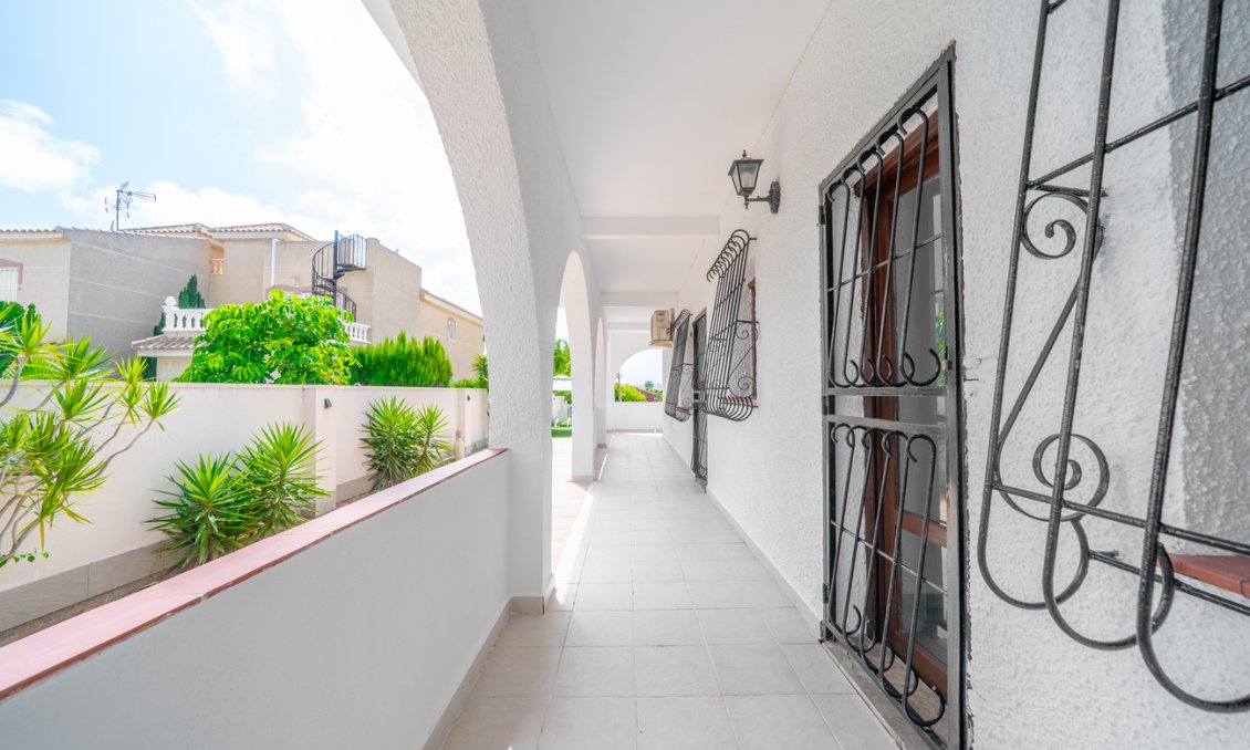Használt Ingatlanok - Villa -
Los Balcones - Costa Blanca