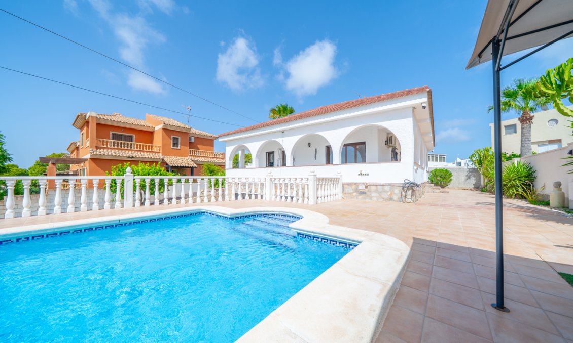 Használt Ingatlanok - Villa -
Los Balcones - Costa Blanca