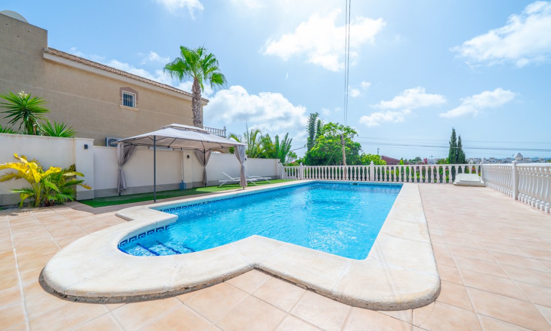 Használt Ingatlanok - Villa -
Los Balcones - Costa Blanca