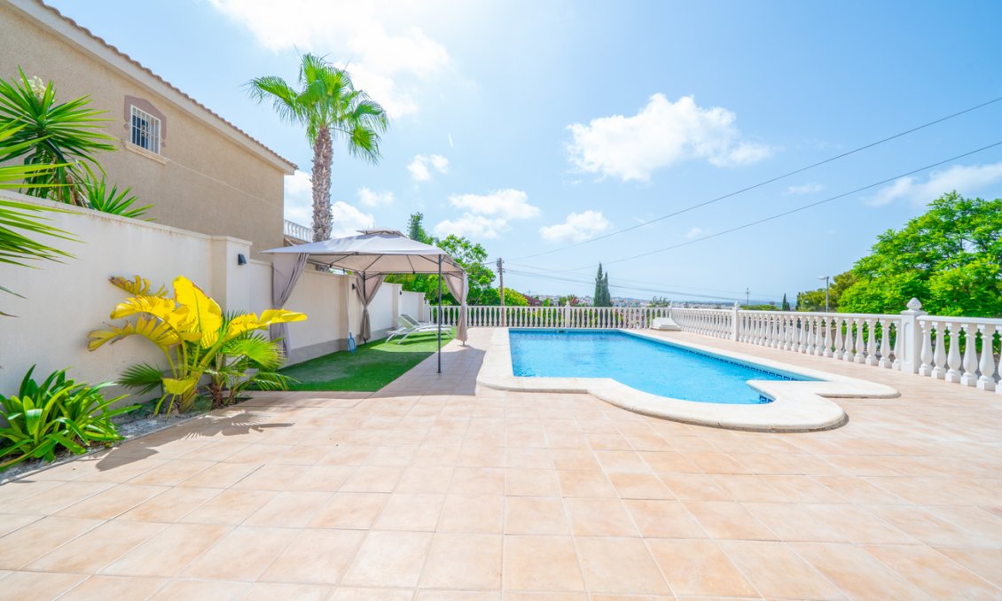 Használt Ingatlanok - Villa -
Los Balcones - Costa Blanca