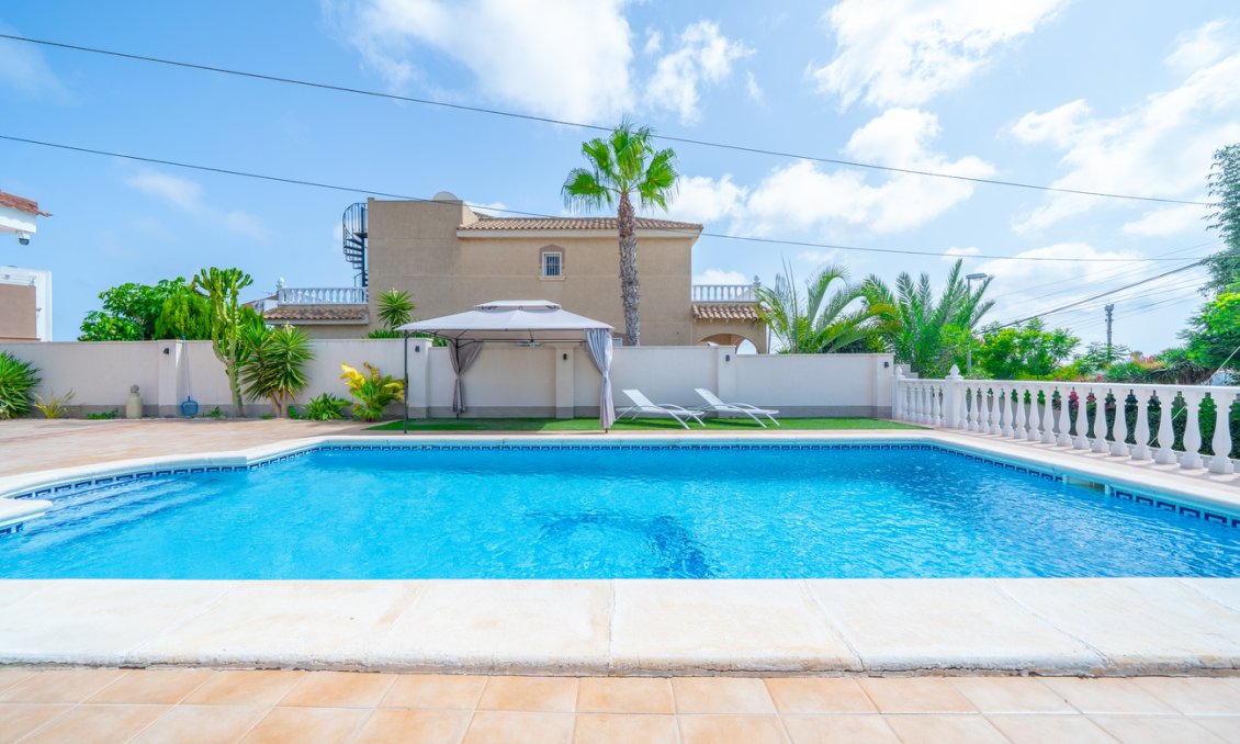 Használt Ingatlanok - Villa -
Los Balcones - Costa Blanca