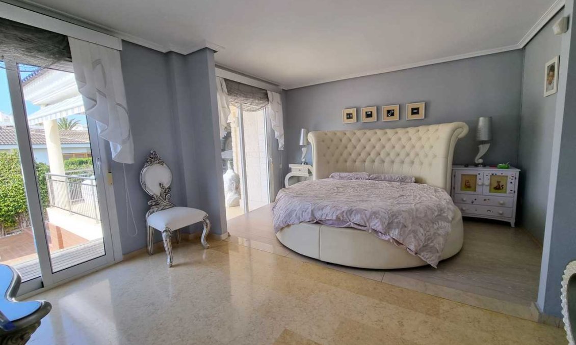 Használt Ingatlanok - Villa -
La Mata - Costa Blanca