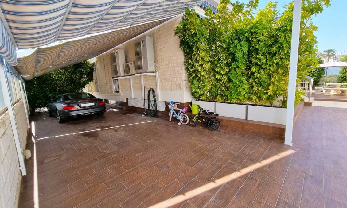 Használt Ingatlanok - Villa -
La Mata - Costa Blanca