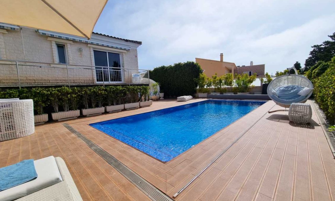 Használt Ingatlanok - Villa -
La Mata - Costa Blanca