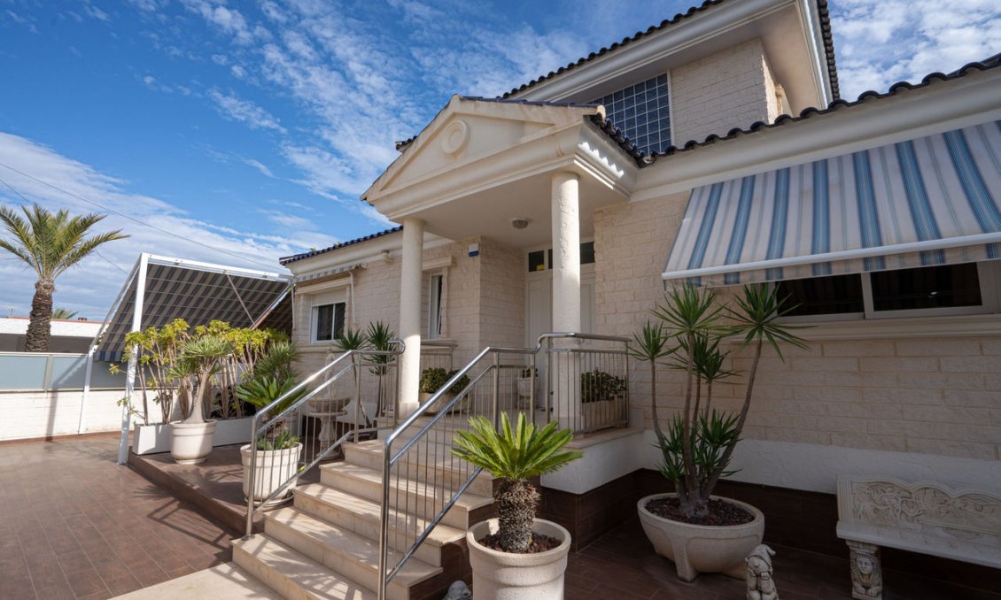 Használt Ingatlanok - Villa -
La Mata - Costa Blanca