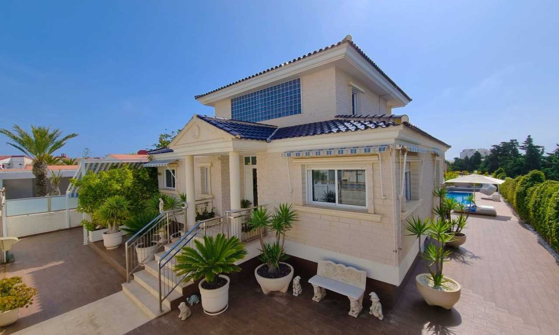 Használt Ingatlanok - Villa -
La Mata - Costa Blanca