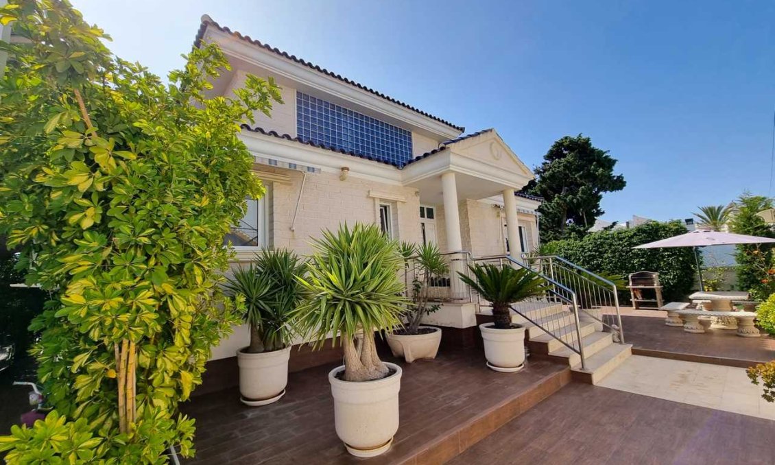 Használt Ingatlanok - Villa -
La Mata - Costa Blanca