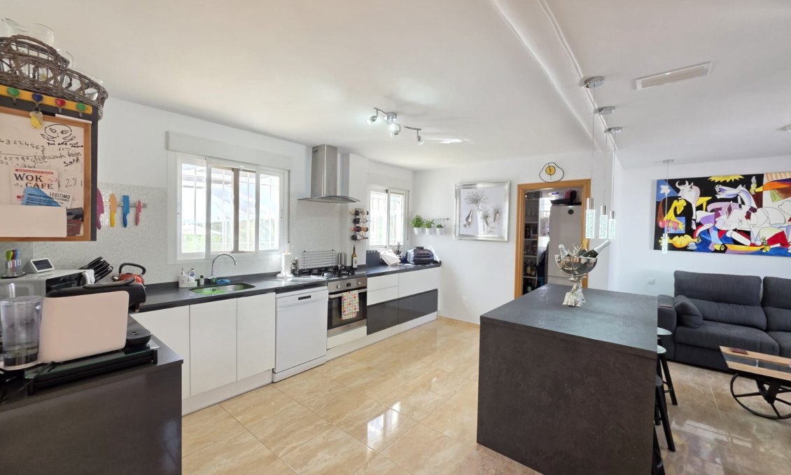 Resale - Villa -
Pinoso - Inland