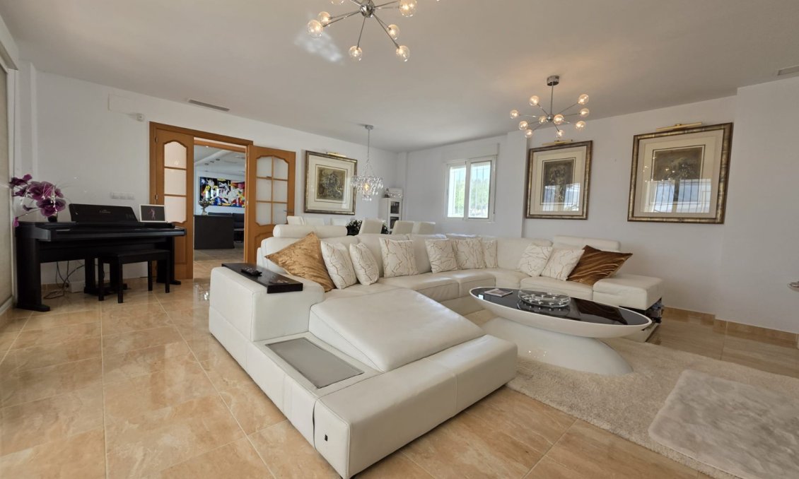 Resale - Villa -
Pinoso - Inland