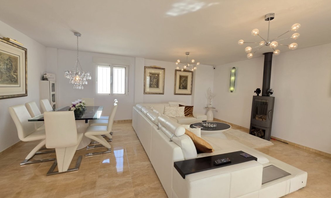 Resale - Villa -
Pinoso - Inland