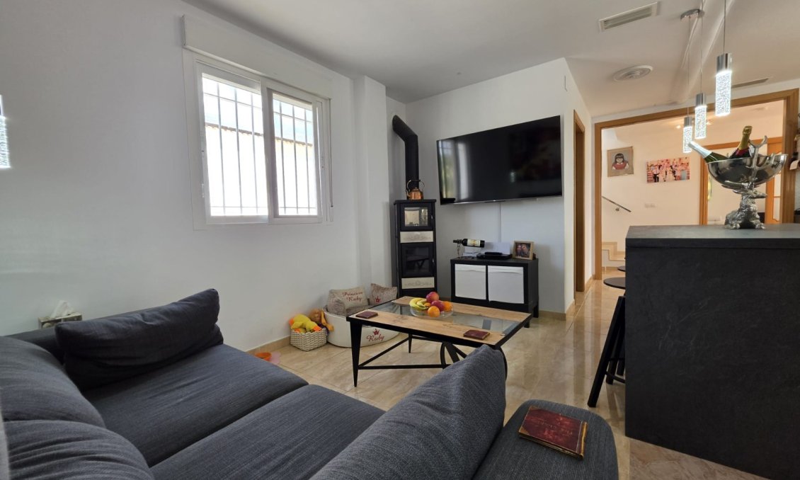 Resale - Villa -
Pinoso - Inland