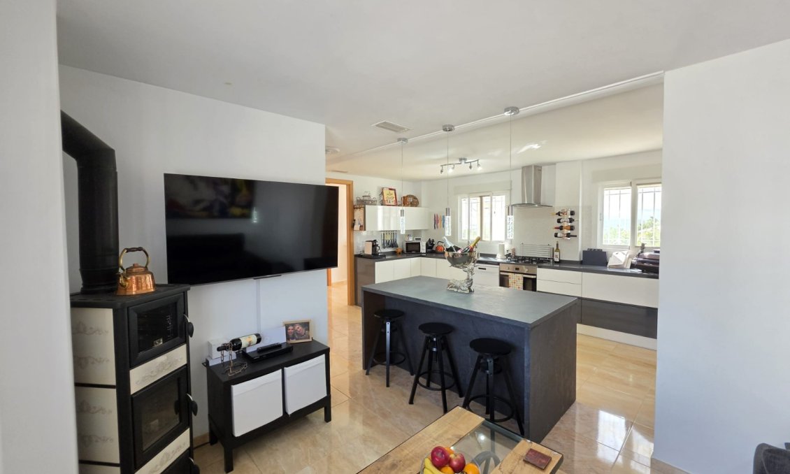 Resale - Villa -
Pinoso - Inland