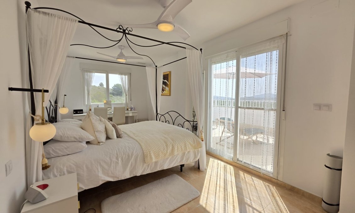 Resale - Villa -
Pinoso - Inland
