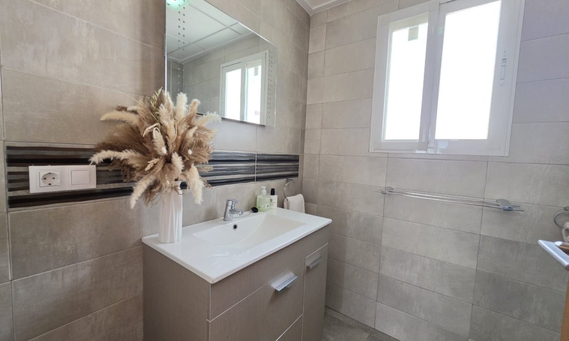 Resale - Villa -
Pinoso - Inland