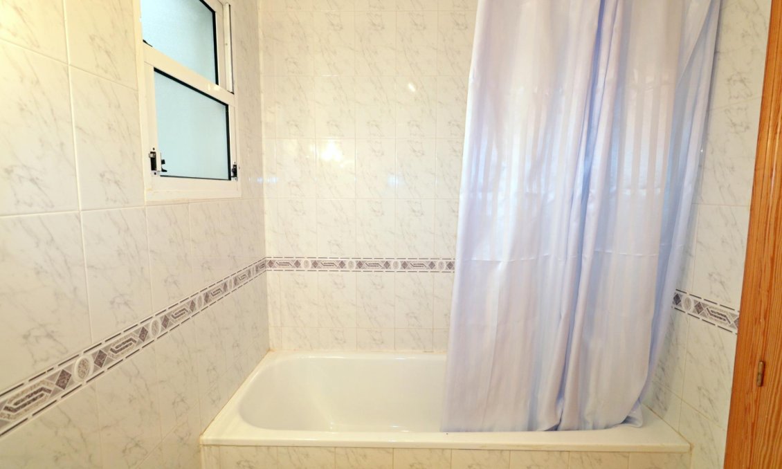 Használt Ingatlanok - Apartman -
Torrevieja - Playa del Cura