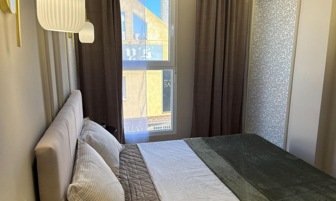 Használt Ingatlanok - Apartman -
Torrevieja - Playa del Cura