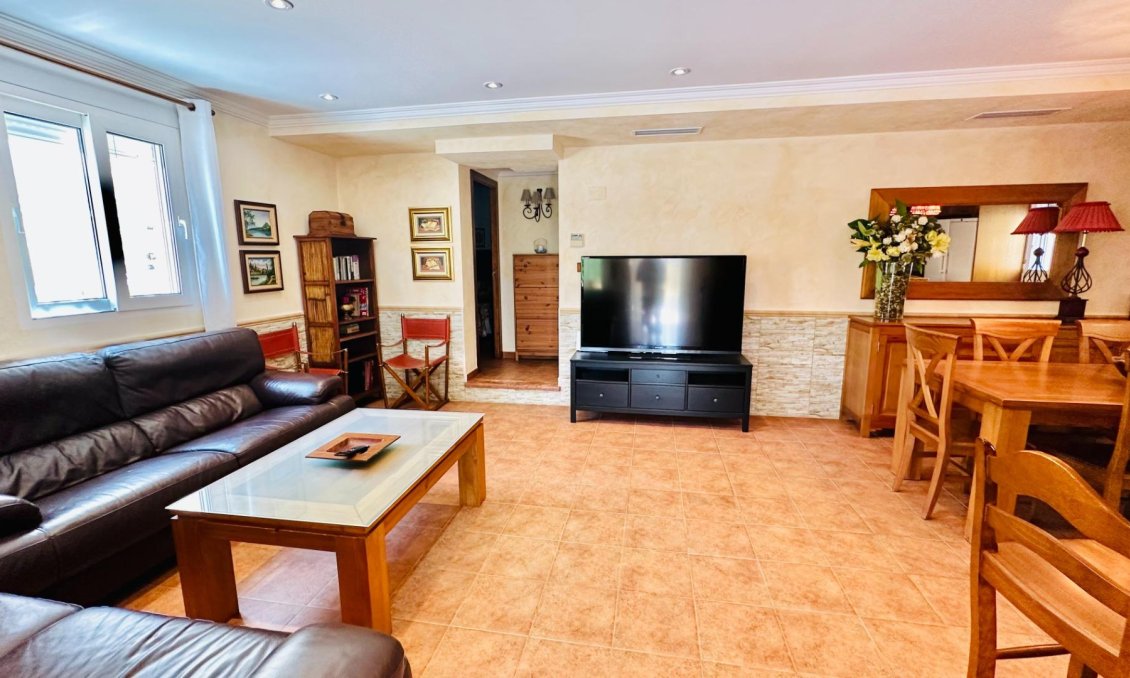 Használt Ingatlanok - Villa -
Orihuela - Urb. Montepinar