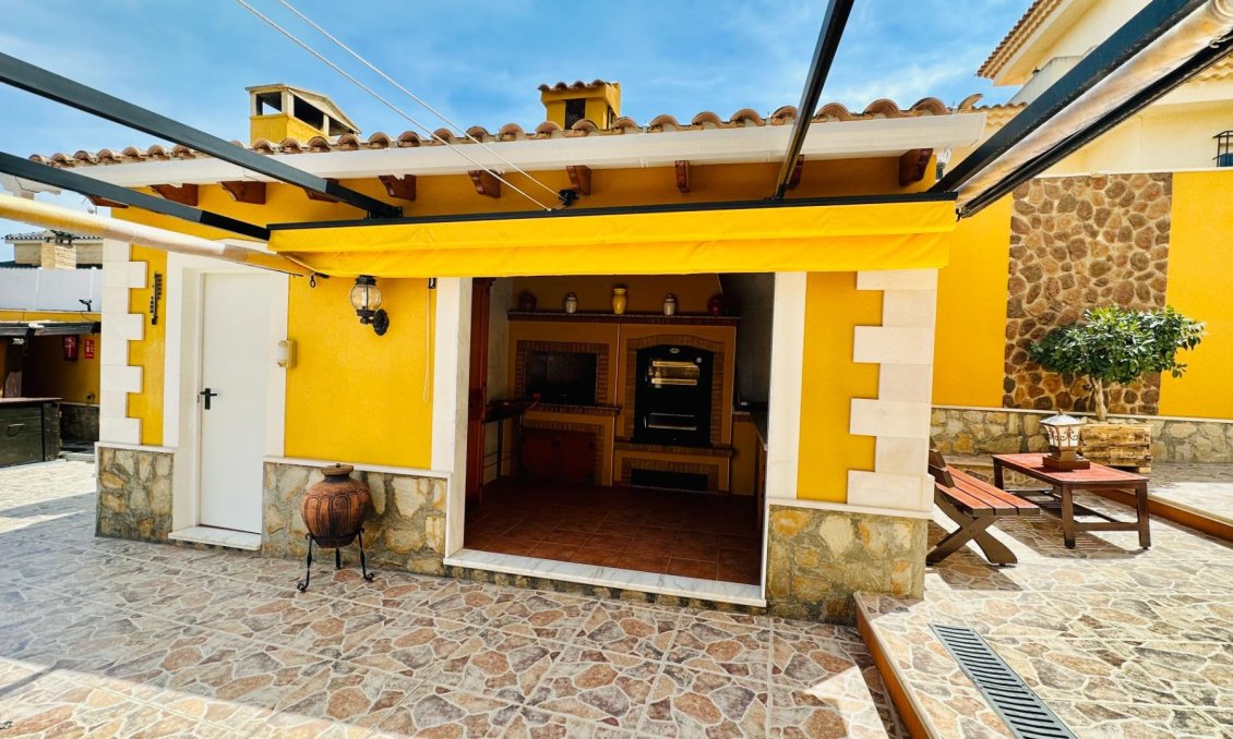 Használt Ingatlanok - Villa -
Orihuela - Urb. Montepinar