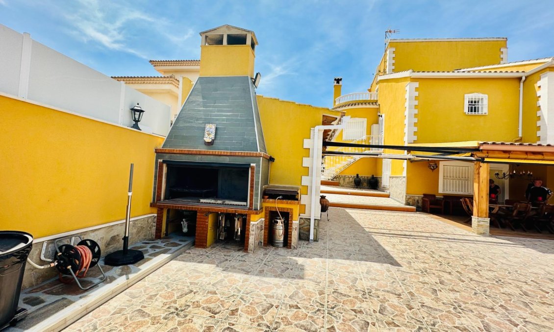 Használt Ingatlanok - Villa -
Orihuela - Urb. Montepinar