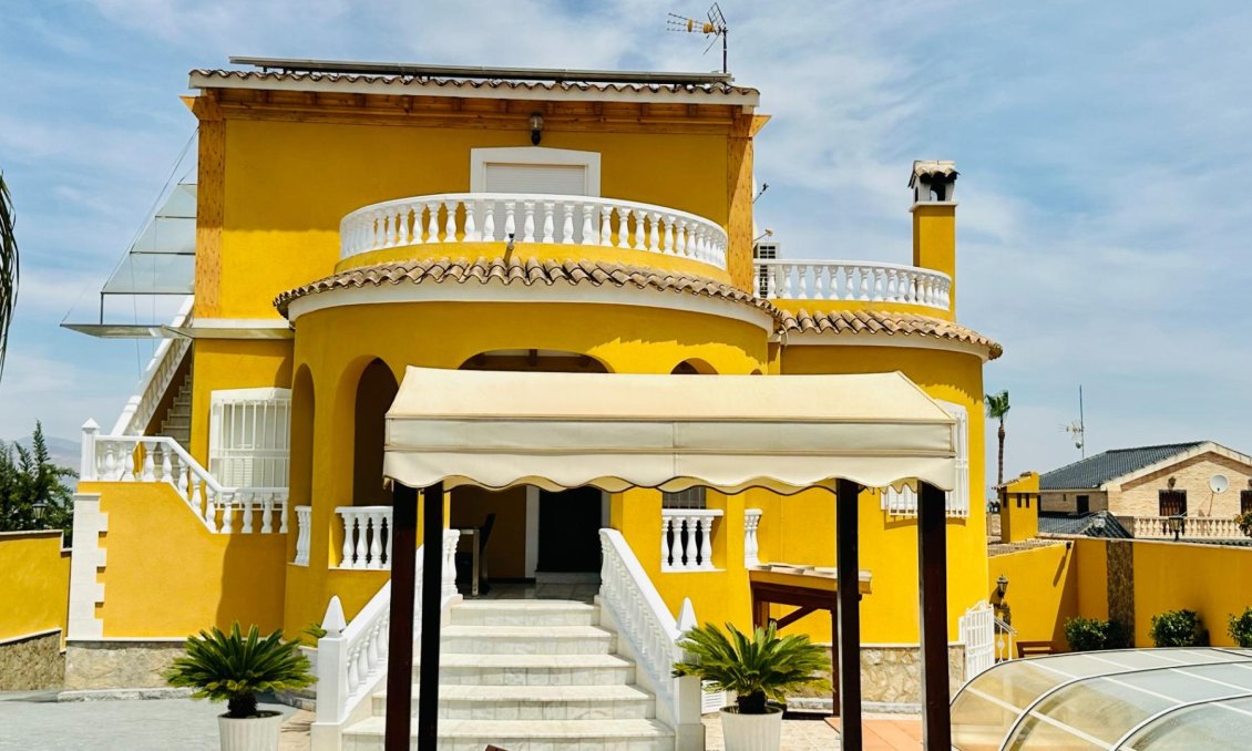 Használt Ingatlanok - Villa -
Orihuela - Urb. Montepinar