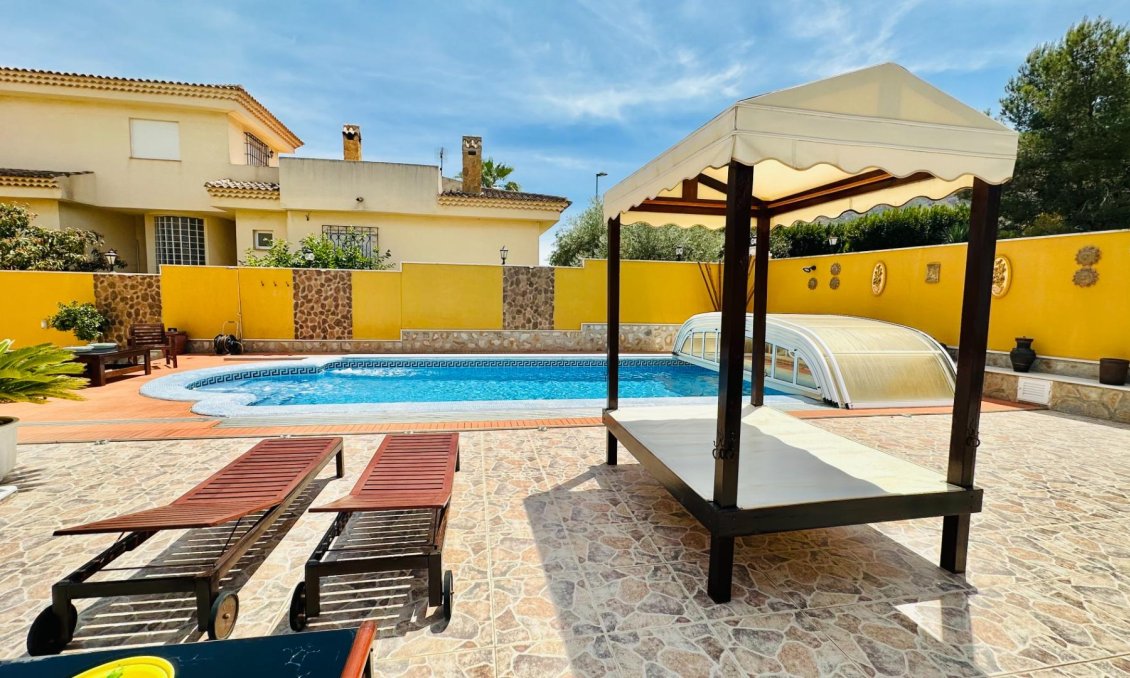 Használt Ingatlanok - Villa -
Orihuela - Urb. Montepinar