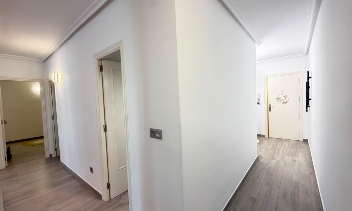 Használt Ingatlanok - Apartman -
Torrevieja - Centrum - Muelle Pesquero