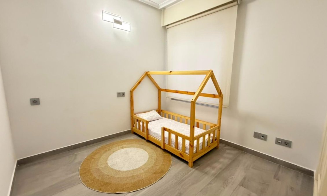 Használt Ingatlanok - Apartman -
Torrevieja - Centrum - Muelle Pesquero